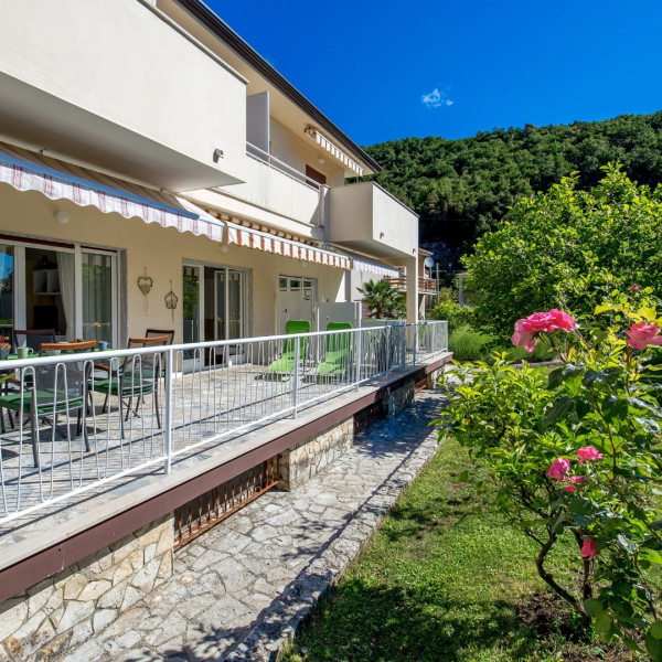 Apartments Rosović, Apartmani Rosović - Mo&scaron;ćenička Draga, kraj &scaron;ljunčanih plaža Mo&scaron;ćenička Draga