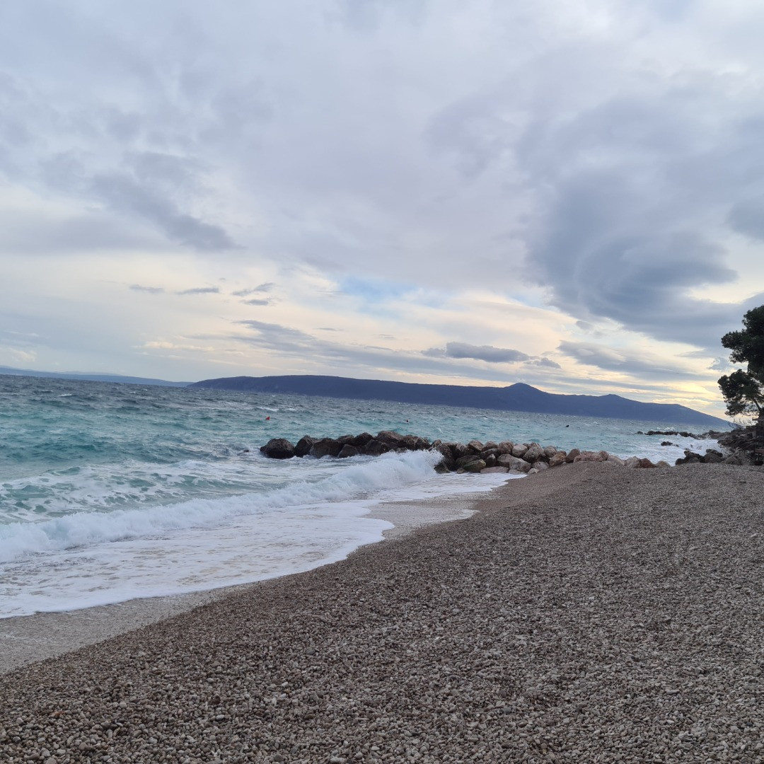 Odmor u biseru Opatijske rivijere - Prostrani apartmani s velikom terasom u hladovini blizu prelijepih plaža, Apartmani Rosović - Mo&scaron;ćenička Draga, kraj &scaron;ljunčanih plaža Mo&scaron;ćenička Draga