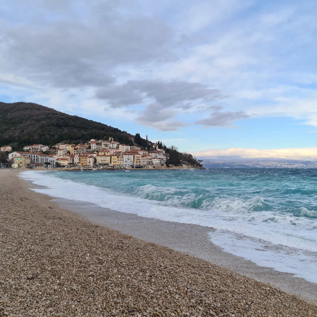 Odmor u biseru Opatijske rivijere - Prostrani apartmani s velikom terasom u hladovini blizu prelijepih plaža, Apartmani Rosović - Mo&scaron;ćenička Draga, kraj &scaron;ljunčanih plaža Mo&scaron;ćenička Draga